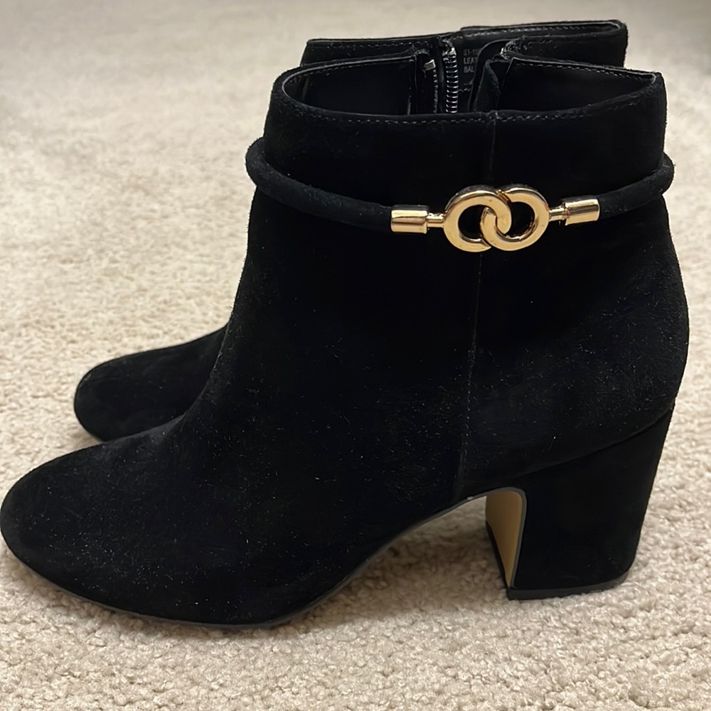 Bella Vita Diaz Black Suede Booties Ankle Boots 8